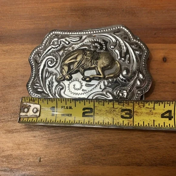 Western Belt Buckle Bucking Bronco Rodeo Silver Tone W/Gokd Tone Horse Hong Kong - Picture 3 of 4